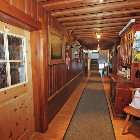 Chalet Cozy Chalet In Tyrol Near Area Mayrhofen